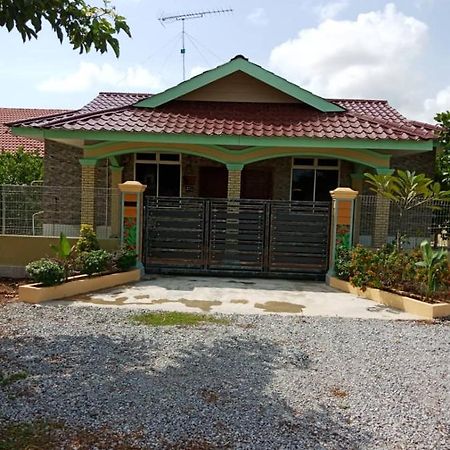 Lan Homestay Taman Bayu Damai Pengerang Eksteriør bilde